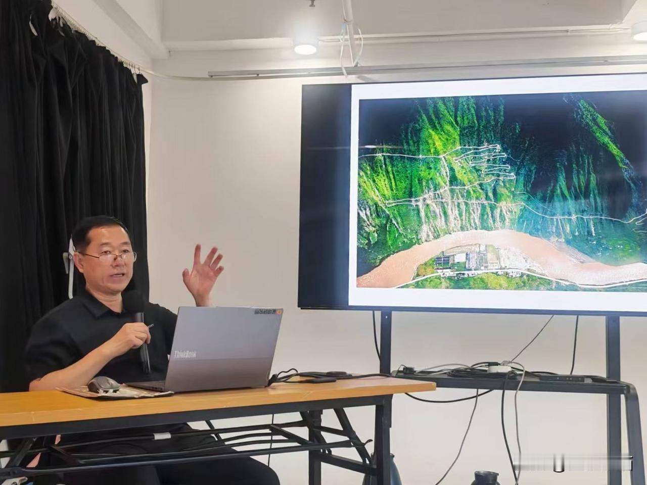 《我心中的川藏线》
成都市文联副主席，成都摄影艺术家协会主席曹铁专题讲座《我心中