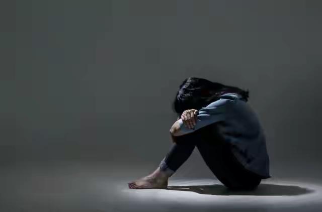 “为了孩子不离婚”是最大的谎言！四川一对再婚夫妻长期冷战，妈妈给女儿看吵架记录，