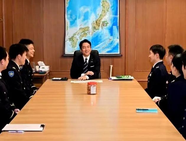 回顾日俄战争，苏联从中总结出一个关键经验：日本骨子里就认强的特点，谁拳头硬就服谁