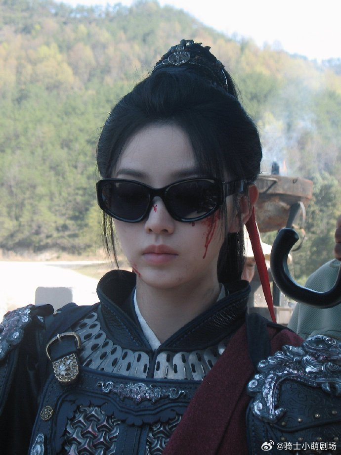 田曦薇战损破碎版田曦薇战损破碎版太惊艳，柔美与坚韧交织，长玉将军美到窒息，镜头张