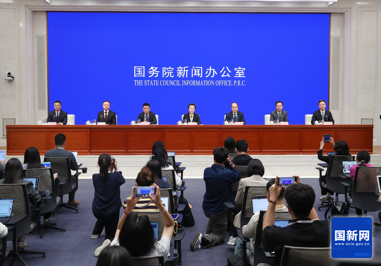 国家发改委:义务教育阶段随迁子女在公办学校就读或享有政府购买学位比例提高到97%