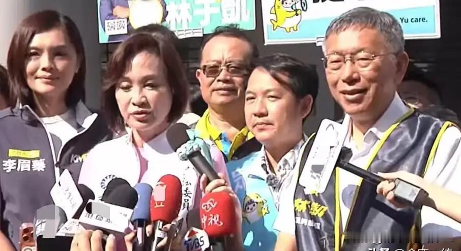 柯文哲又出来瞎搅和！

跑到高雄，帮柯志恩扫街拜票的民众党创党主席柯文哲，又开启
