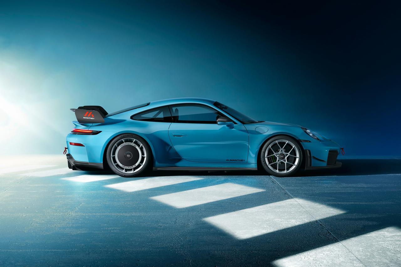 2026 Porsche 911 GT3 with Manthey Kit 
保