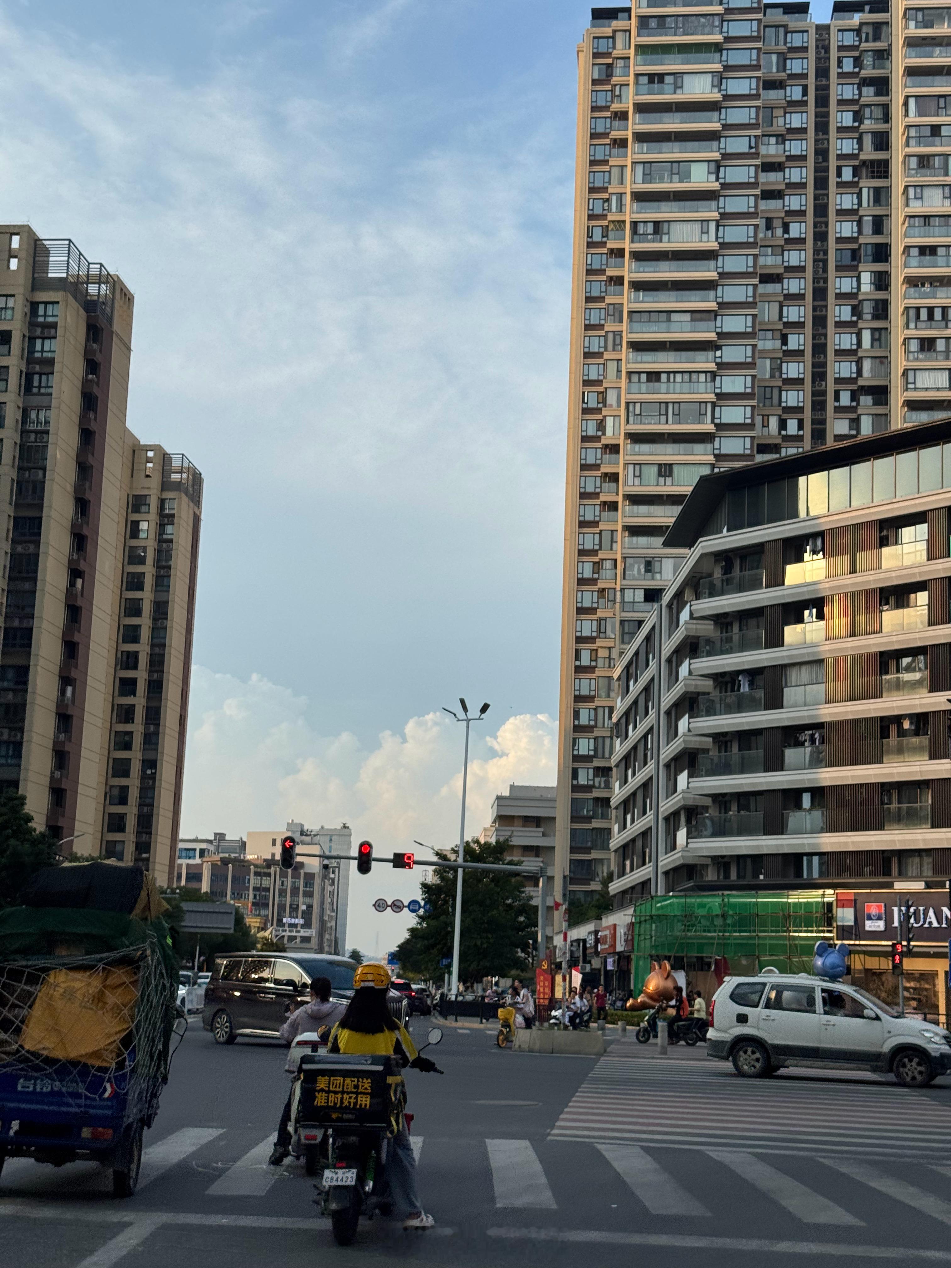 一条plog告别五月日子枯燥 但依旧热爱生活五月最后一天  感慨万分。六月 请多