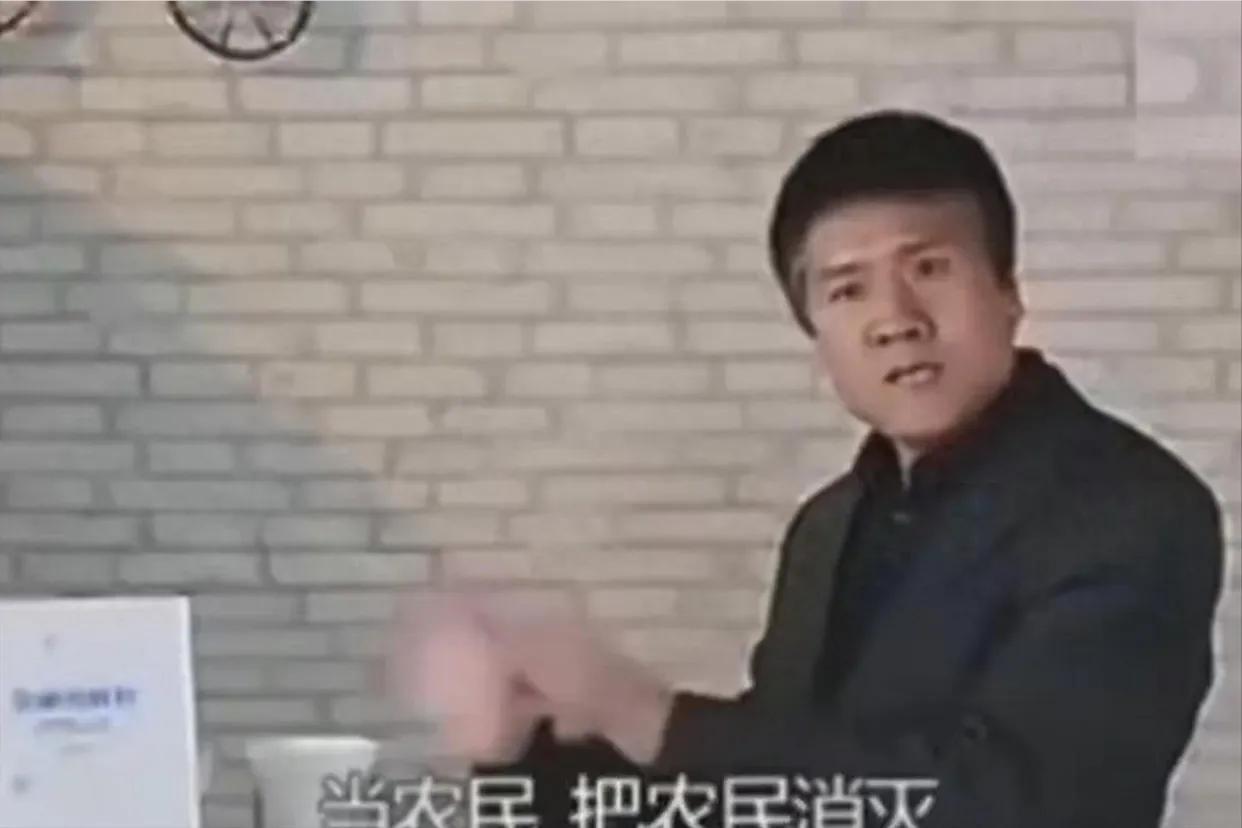 “一亩地产2000斤玉米，一斤一块钱，种一百亩纯收入就是200000元，还敢说农