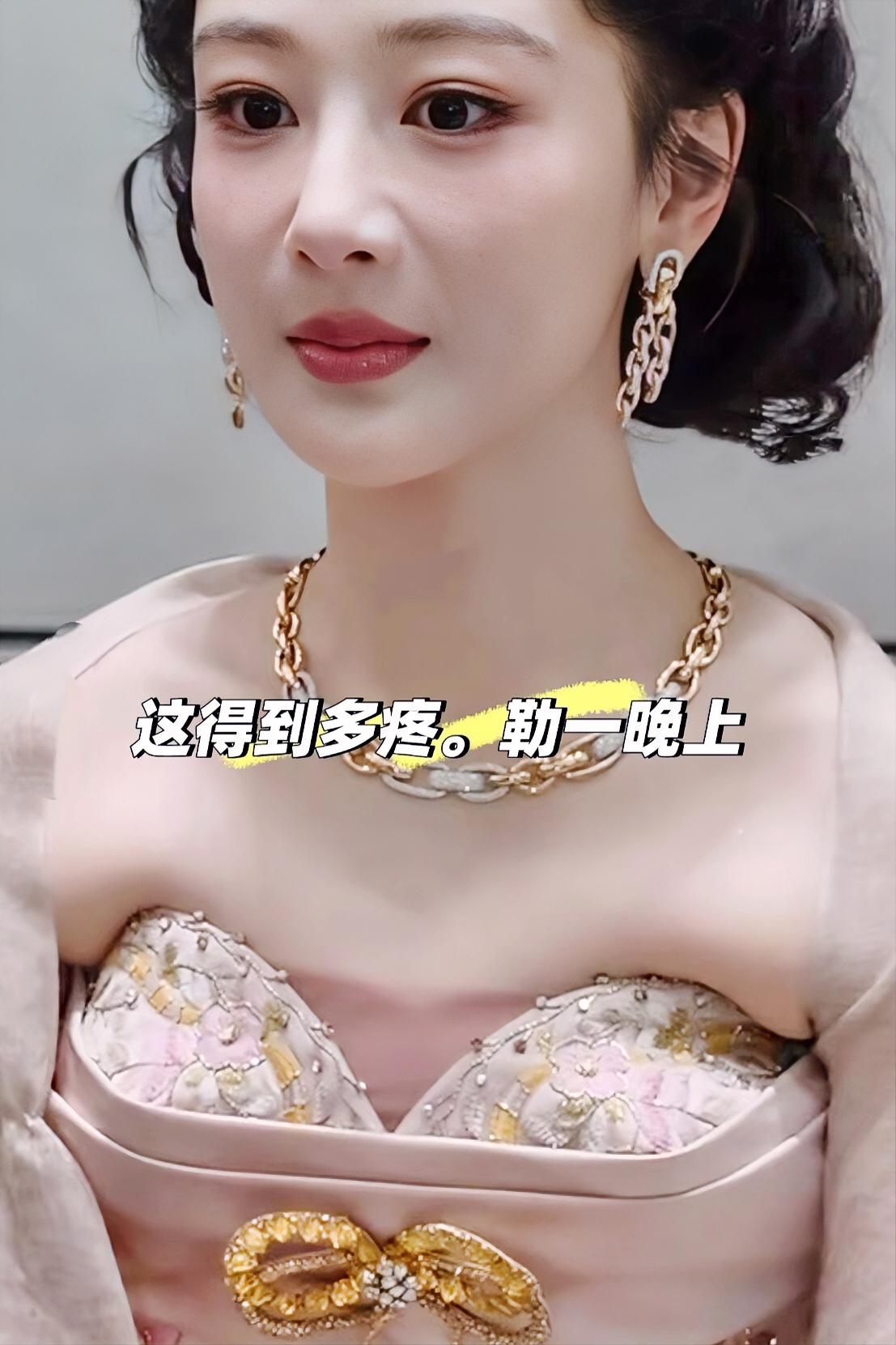 本身已经瘦得单薄，还要硬撑小一码的衣服，杨紫看着真的让人心疼 热门