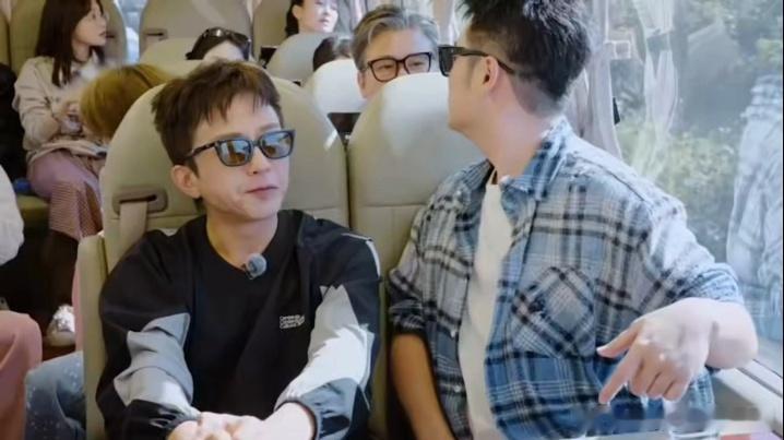 陈赫女嘉宾留下乃文可以走了哈哈哈哈哈 这段调侃确实给五哈增加了话题度，陈赫的玩笑