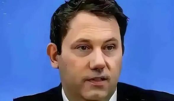 刚从中方访问回国的德国财政部长克林拜恩，在德国接受采访时警告说：我在中国已经亲眼