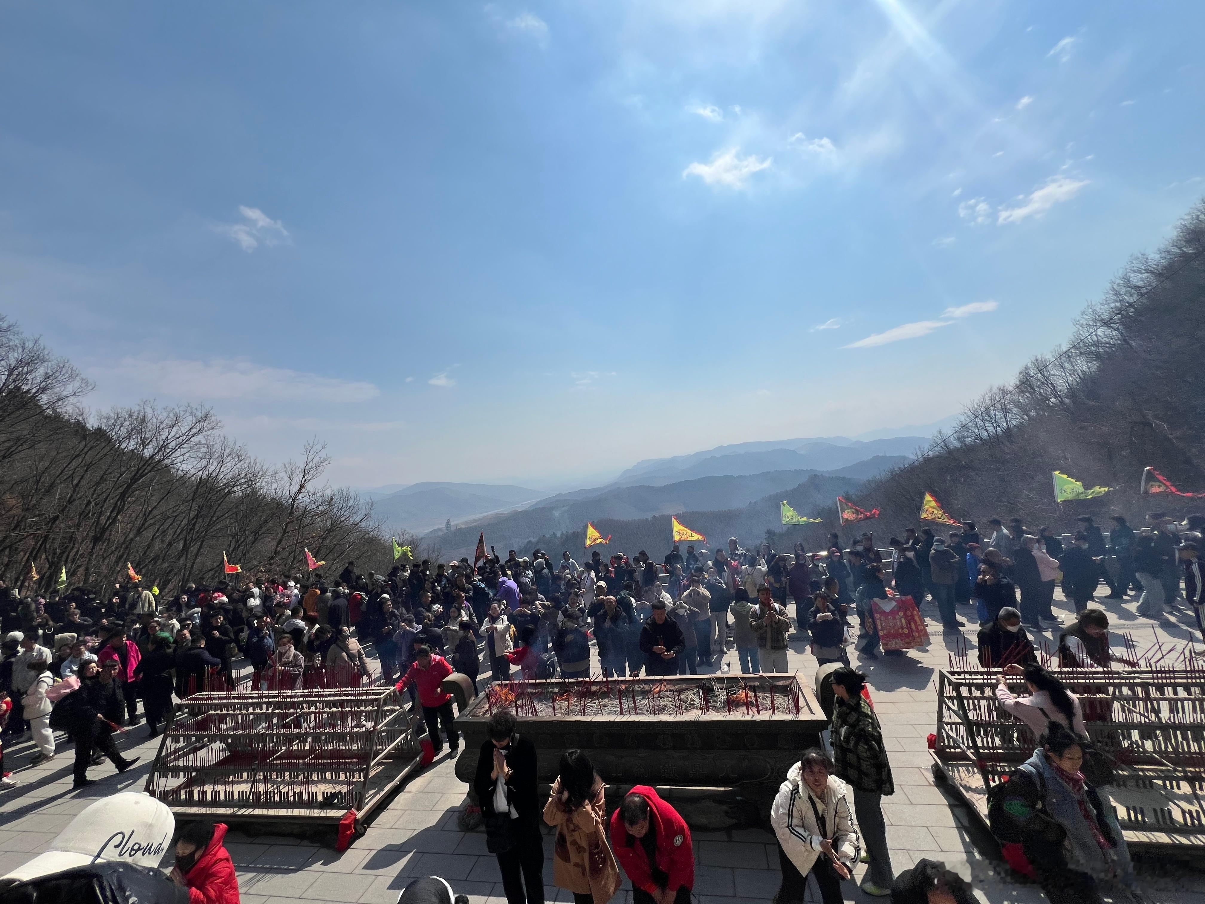 1 月铁刹山，年味正当时！从小寒到春节，红灯映雪、古观焕彩，走明星同款祈福路线，