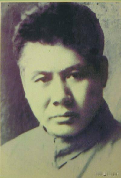 1951年的一个阳光明媚的日子，一位曾经的国军少将被判死刑，事情本该就此了结，但