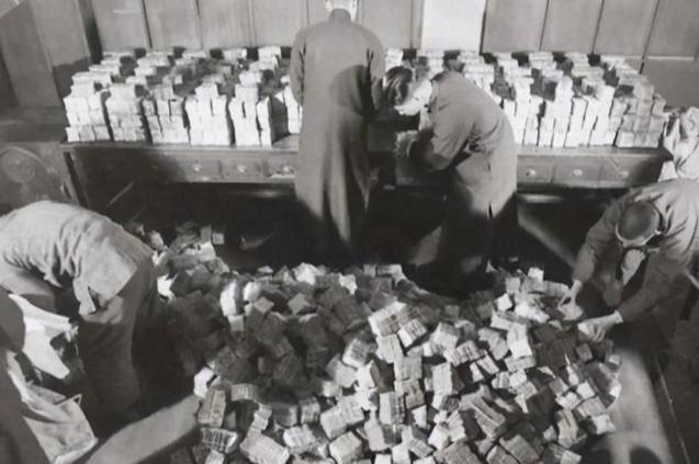 1949年，老蒋带着400万两黄金来到了台湾，400万两也就是125吨，现在按每