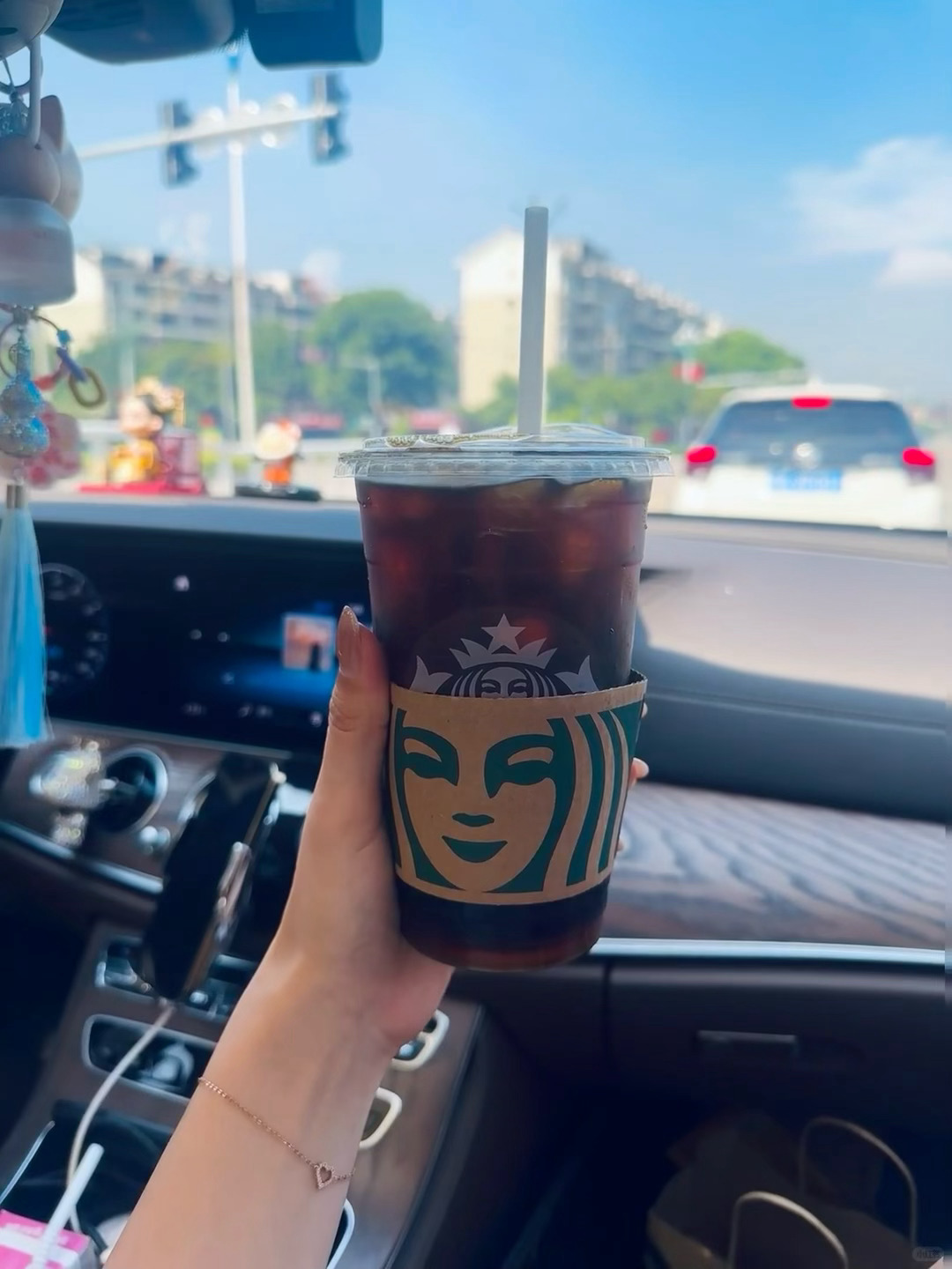 路边喝杯冰美式吧！☕️ ​​​