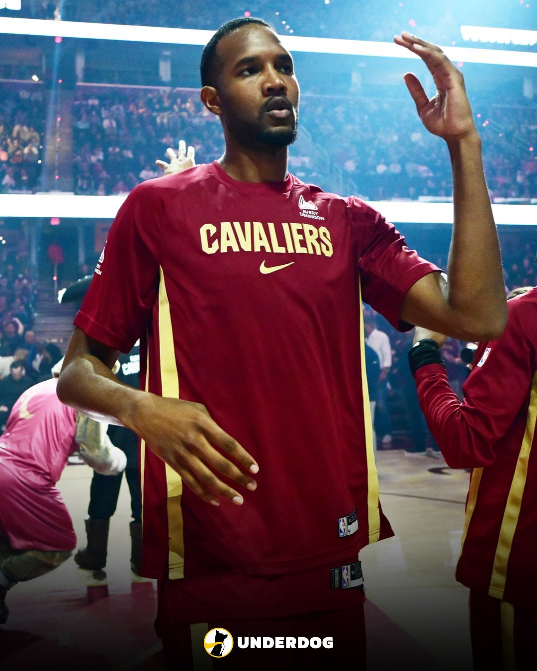 自从贾勒特·阿伦受伤后，埃文·莫布里场均：21.8分10.3篮板2.3助攻2.5