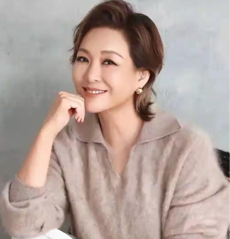 全网嗑李静戴军恋情！官宣重磅喜讯，晚年抱团养老太暖心