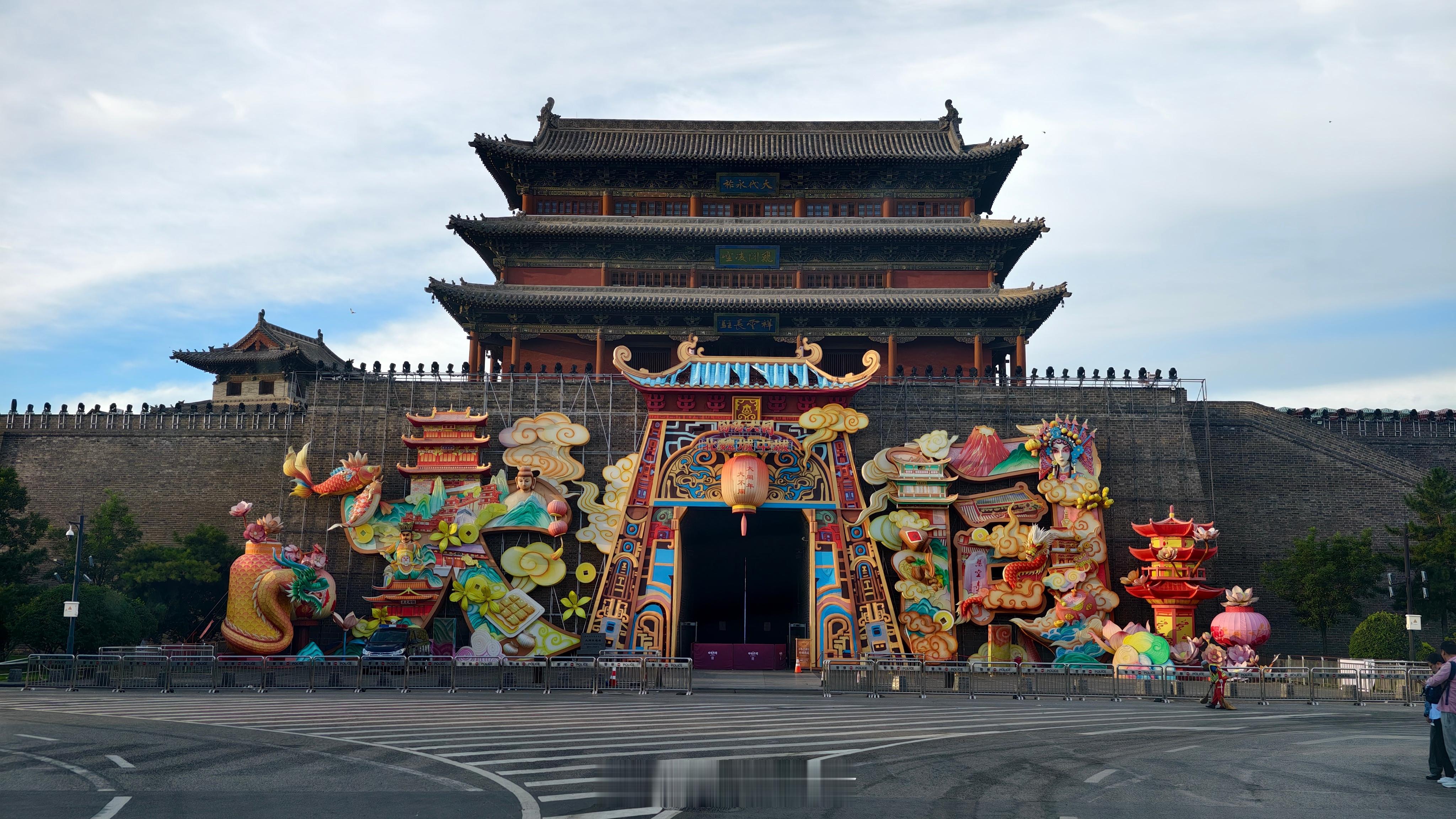 为了避开旅游大军天刚亮就出发拍摄了清晨的大同古城少了不少喧嚣多了一些温婉，别有韵