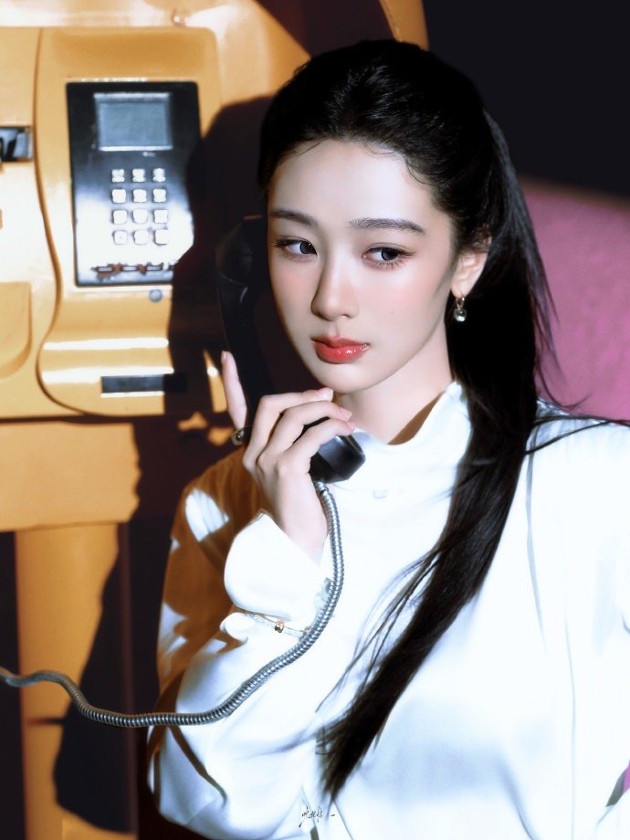 杨紫玉兰花开君再来 💜杨紫董竹君 我的眼里有爱身边有你，我想给你的爱，是宠溺是