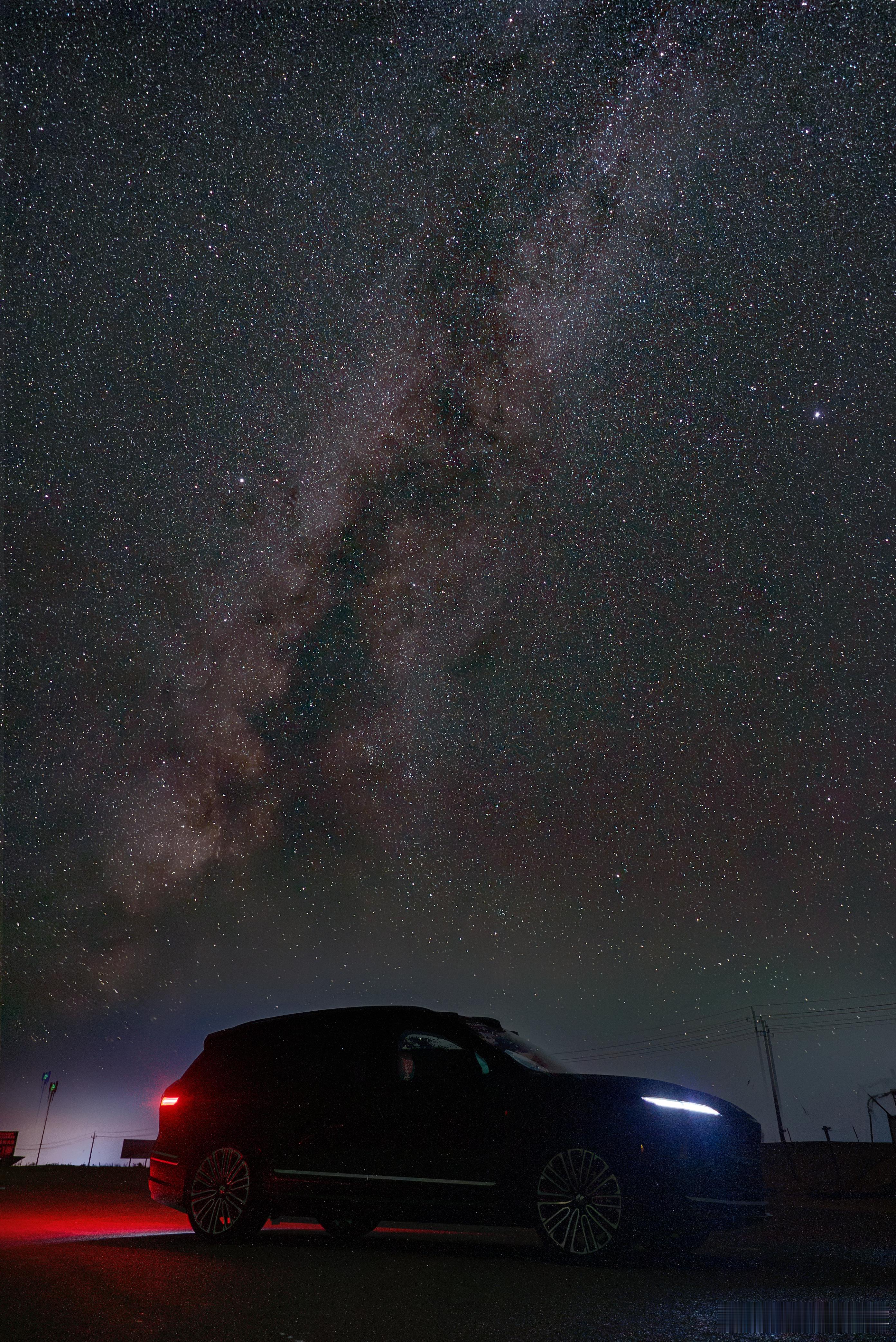 以星河为路，以远方为界。旗舰，就要有旗舰的样子。蔚来全新ES8试驾开启蔚来全新E