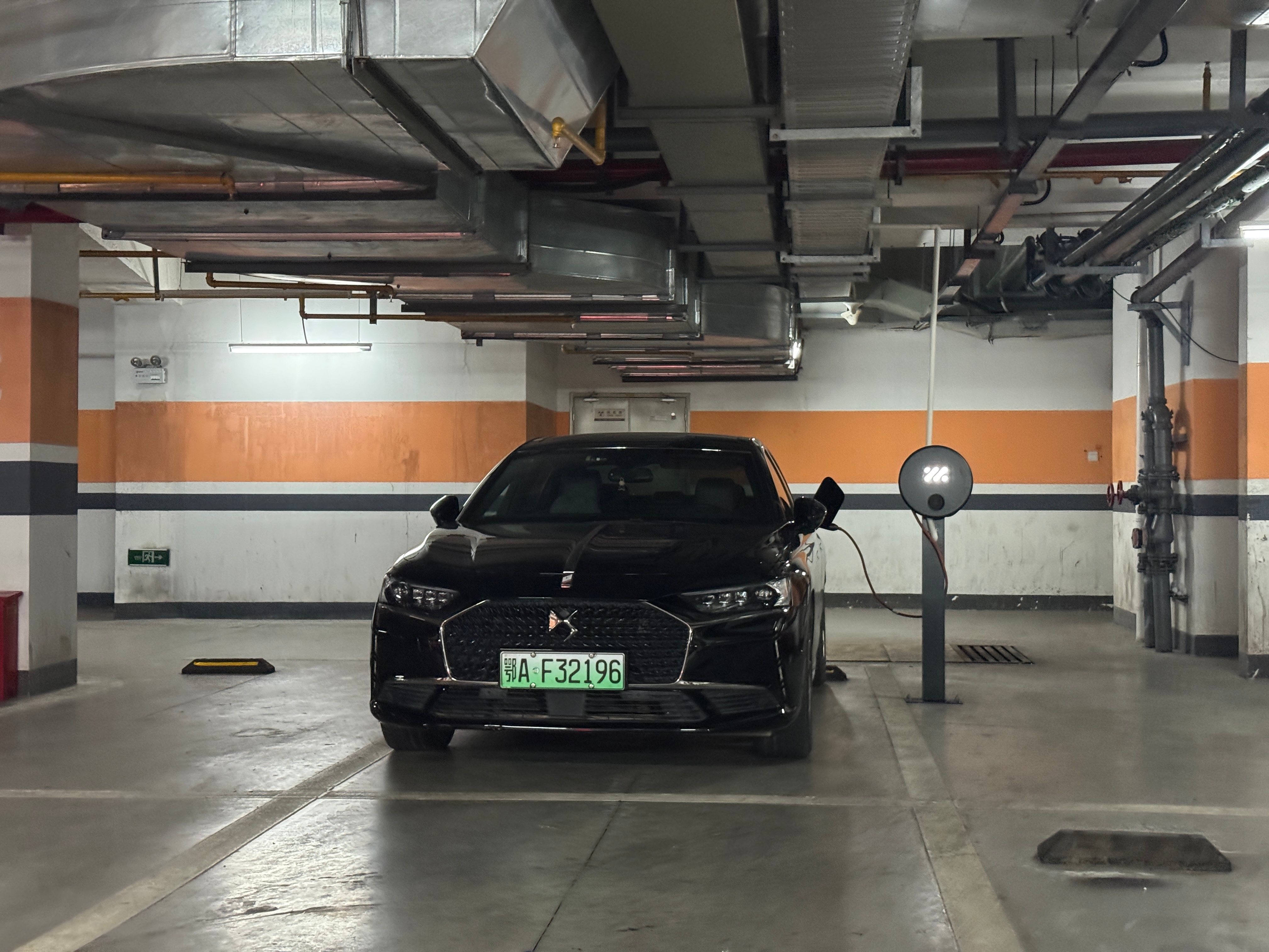 新能源车牌实在太大了[苦涩][苦涩][苦涩]谁在钟情法系车 ​​​