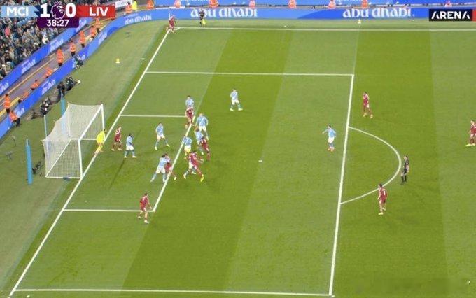 据英超联赛关键比赛事件独立专家评估小组（KMI）称，在利物浦对阵曼城的比赛中，范