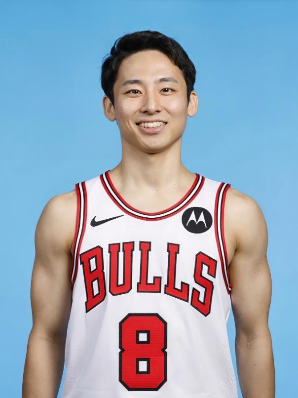 曾凡博和杨瀚森，刚被裁，立马上了NBA的“复试名单”。
不是走后门，是真被球探盯