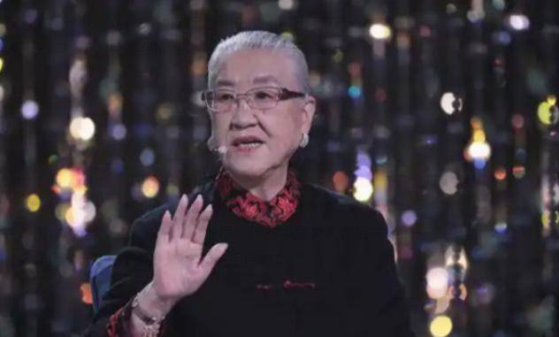 原国防部长耿飚的长女耿莹，曾因政策调整，公司资产一夜之间被冻结。面对事业归零，她