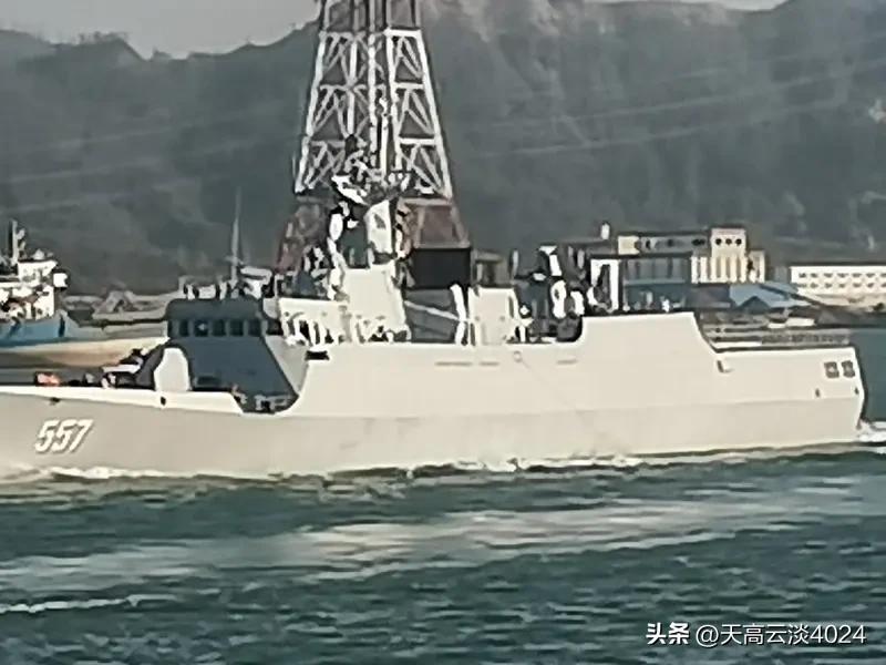 万吨大驱新成员完成首次实弹射击训练 “万吨大驱”又添新成员，延安舰首次实弹射击训