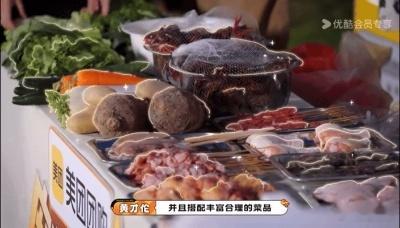 贾冰到哪都要做饭麻花特开心家人们谁懂！在《麻花特开心2》里，贾冰还是逃不过做饭的