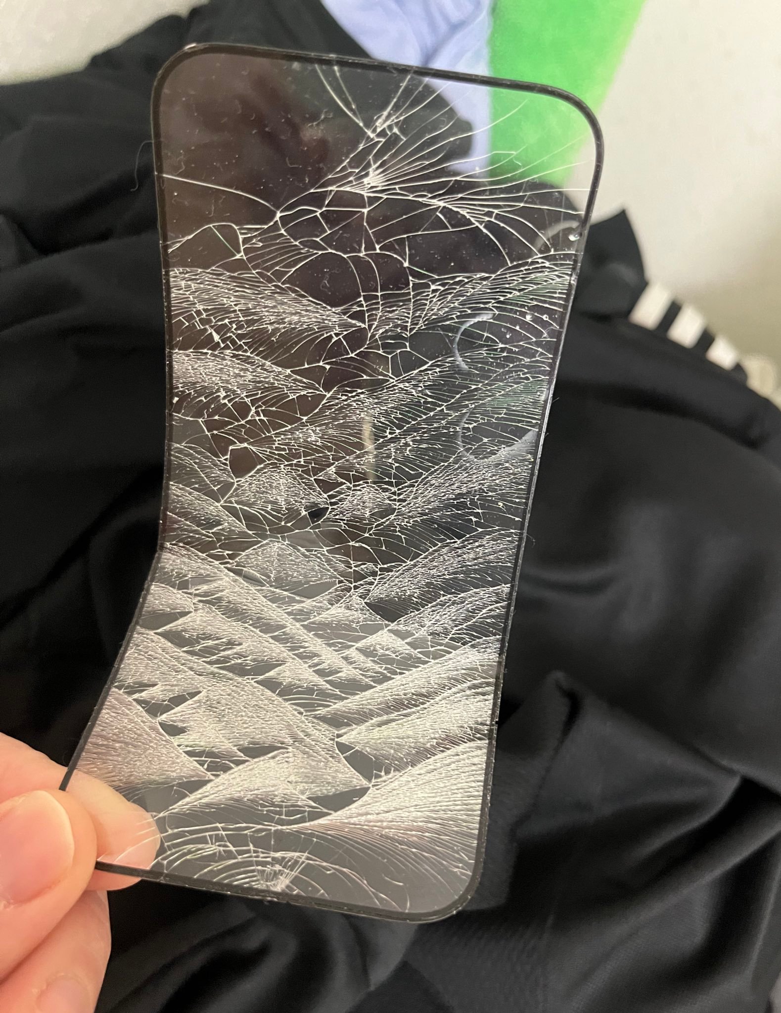 不小心把手机放洗衣机，屏幕变成了浮世绘