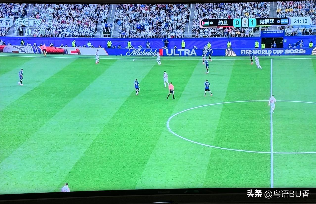 本想再看看梅西踢球，结果阿根廷小组第三场比赛将九名主力队员换下，自然梅西也在休息