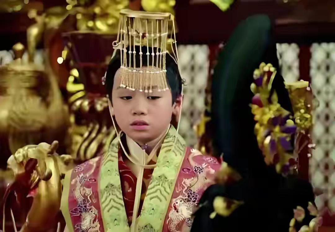李治为什么要娶后妈武则天?

这个问题得先拆了“后妈”这个标签看——武则天最初是