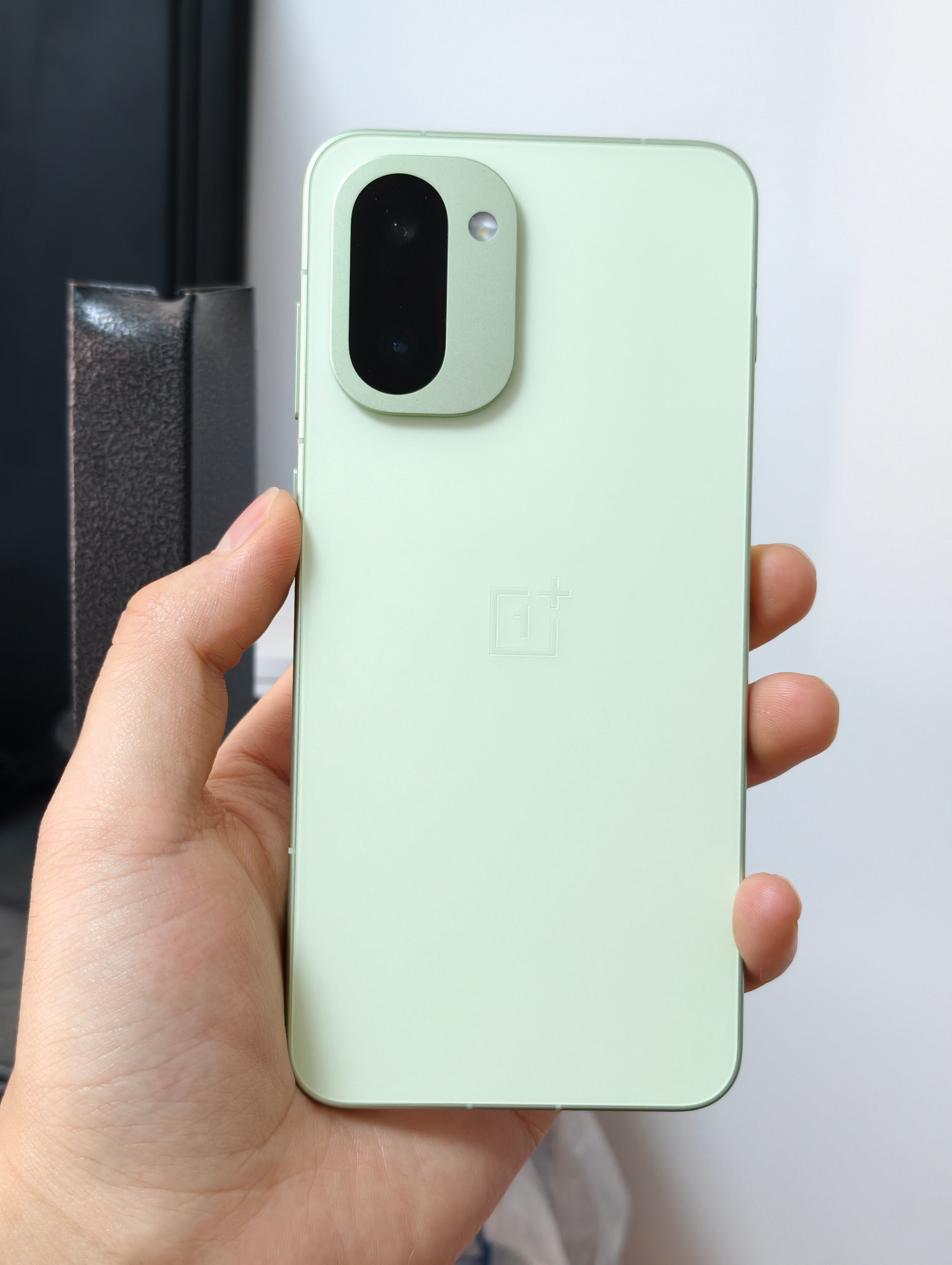 直接说结论，在同级别的机型中，Ace 6T属于是优等生的行列，参考它的价格其实是