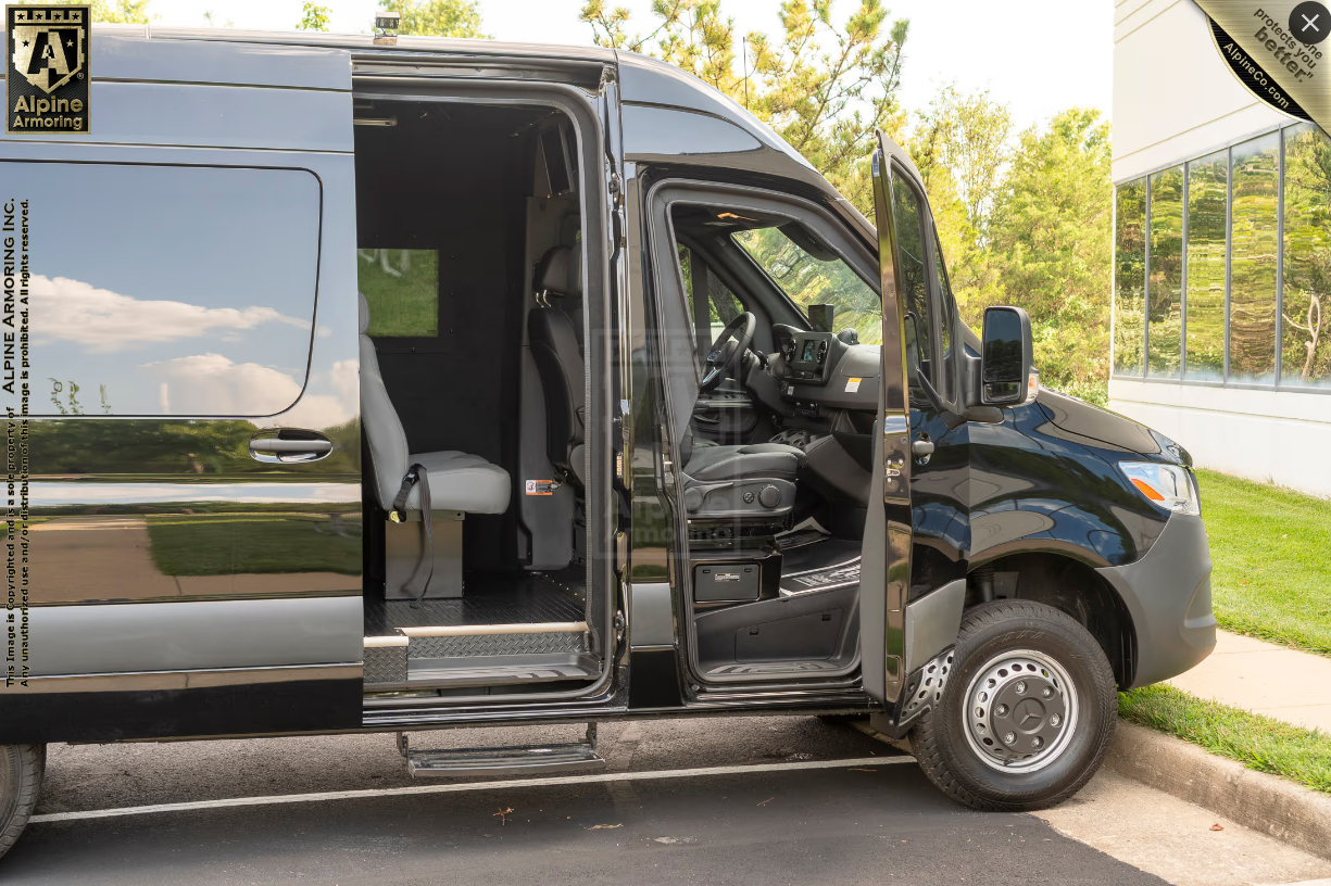 防弹车 Mercedes-Benz Sprinter，基于后双胎的斯宾特5吨级底
