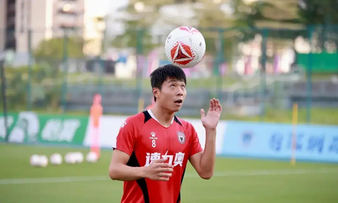 54场6球4助，谢志伟突然要走
 
陕西联合球迷群里炸锅，一条“感谢两年陪伴”的