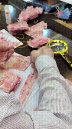 八旬老人撕碎26万养老积蓄，13名银行员工拼22天，多出6万余元全部兑换
 武汉