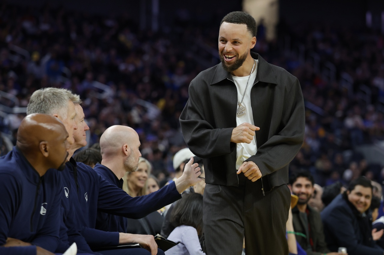 ➡建议把大球比尔惠特莫尔亚当斯什么的都签来，能不能打不重要，阵容变强了就行nba