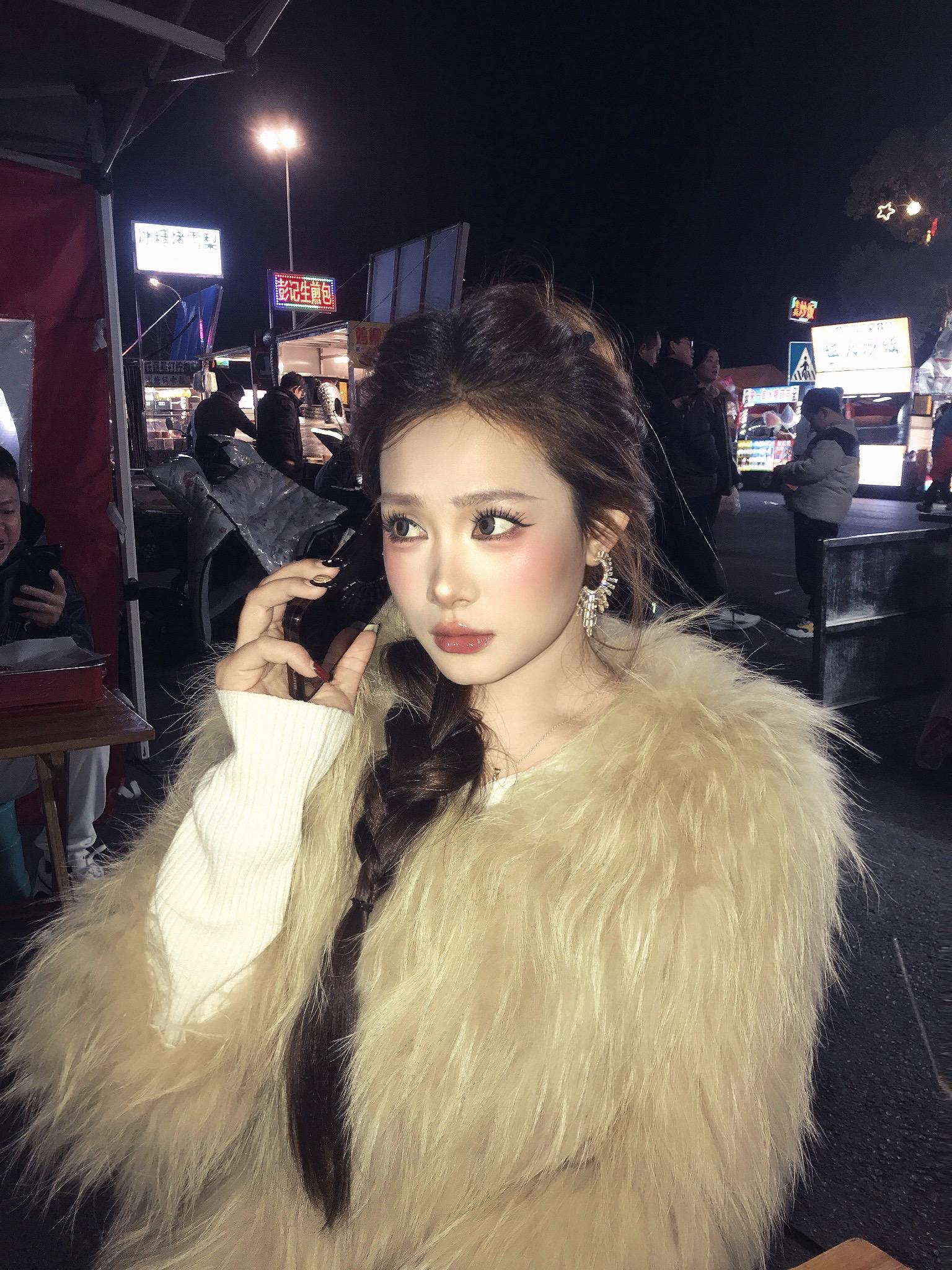 可以一起吃大餐 也能一起路边摊。