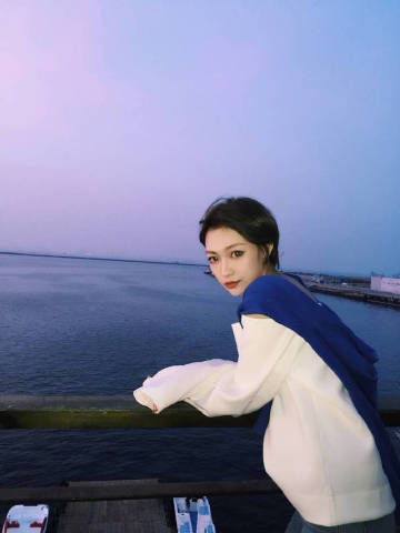 ²⁰²⁴      希望有那么一个人，      在我安静的时候，明白我的沉默；