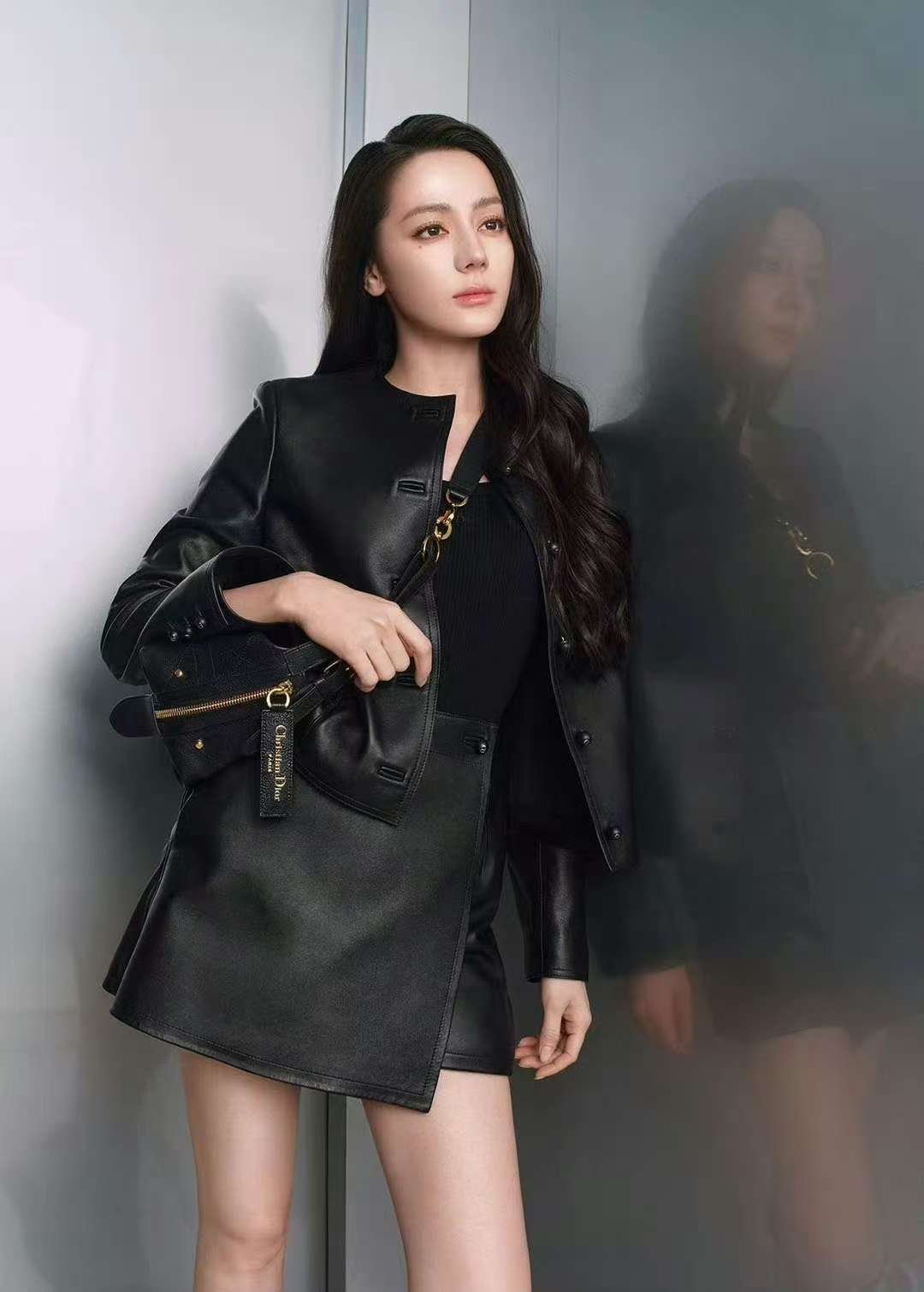 热巴全新DIOR美妆大片迪丽热巴迪奥代言新照迪丽热巴全新美妆大片[爱慕]黑白两调