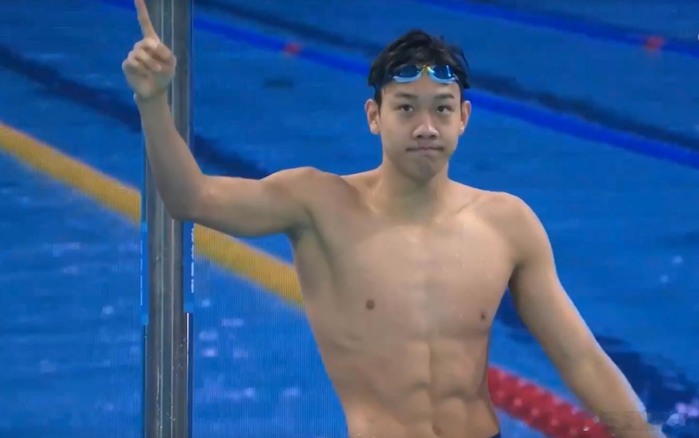 全运会男200自决赛张展硕夺冠再破纪录 潘展乐第三孙杨犯规无成绩11月12日晚，