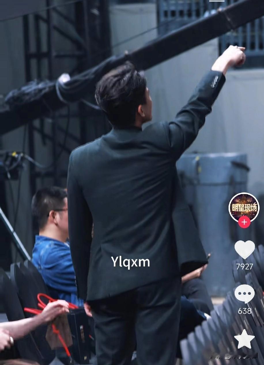 “来来来，快来快来，这这这！我给你占了个坑[笑哭][笑哭][笑哭]”
这个梗过不