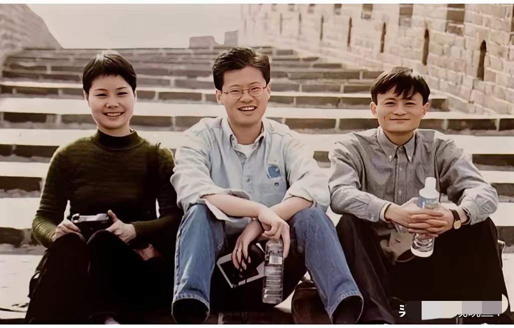 有谁认识马云旁边二位是谁