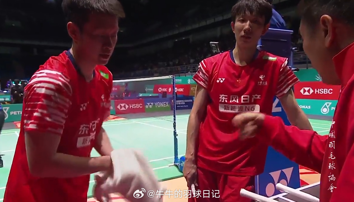 男双 1/16赛姜珉赫 / 奇东柱 23-21 18-21 11-4 黄荻 / 