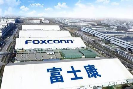郭台铭当年大概怎么都想不到，曾经大陆厂区整夜灯火不断的代工巨头富士康，会一步步走