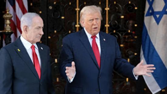 特朗普站在内塔尼亚胡身边，再对伊朗放狠话：若伊朗研发核武器，我们会让他们付出代价