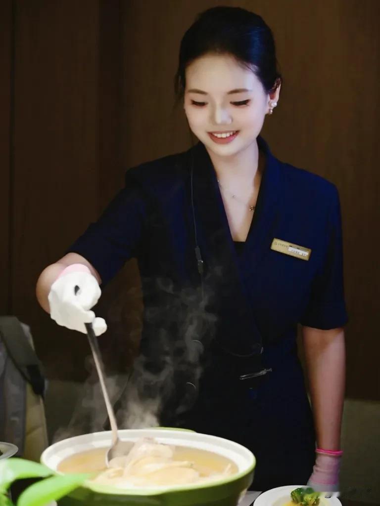 🌺我今天跟朋友们去泉州一日游，午餐在泉州南安水头，我们选择的是有45年历史，品