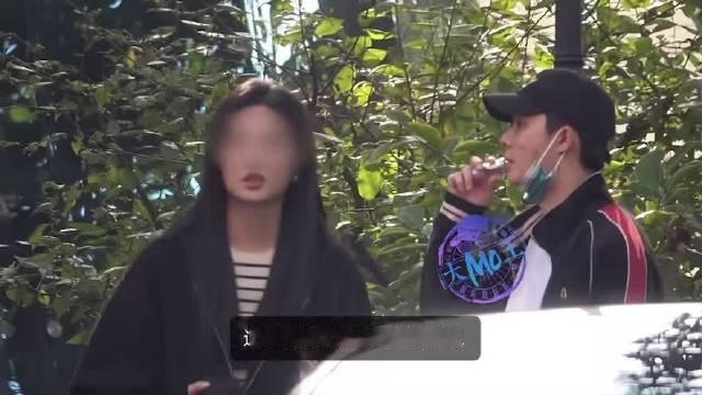 #张铭恩与女友路边争吵女生两次下跪#
街头争执画面曝光，女生在争吵中两次下跪。感情事外人很难完全了解