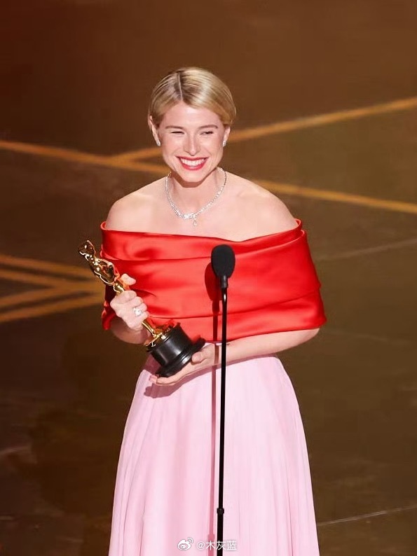 赵婷5部长片作品捧出2位奥斯卡影后：弗兰西斯·麦克多蒙德「Nomadland」杰