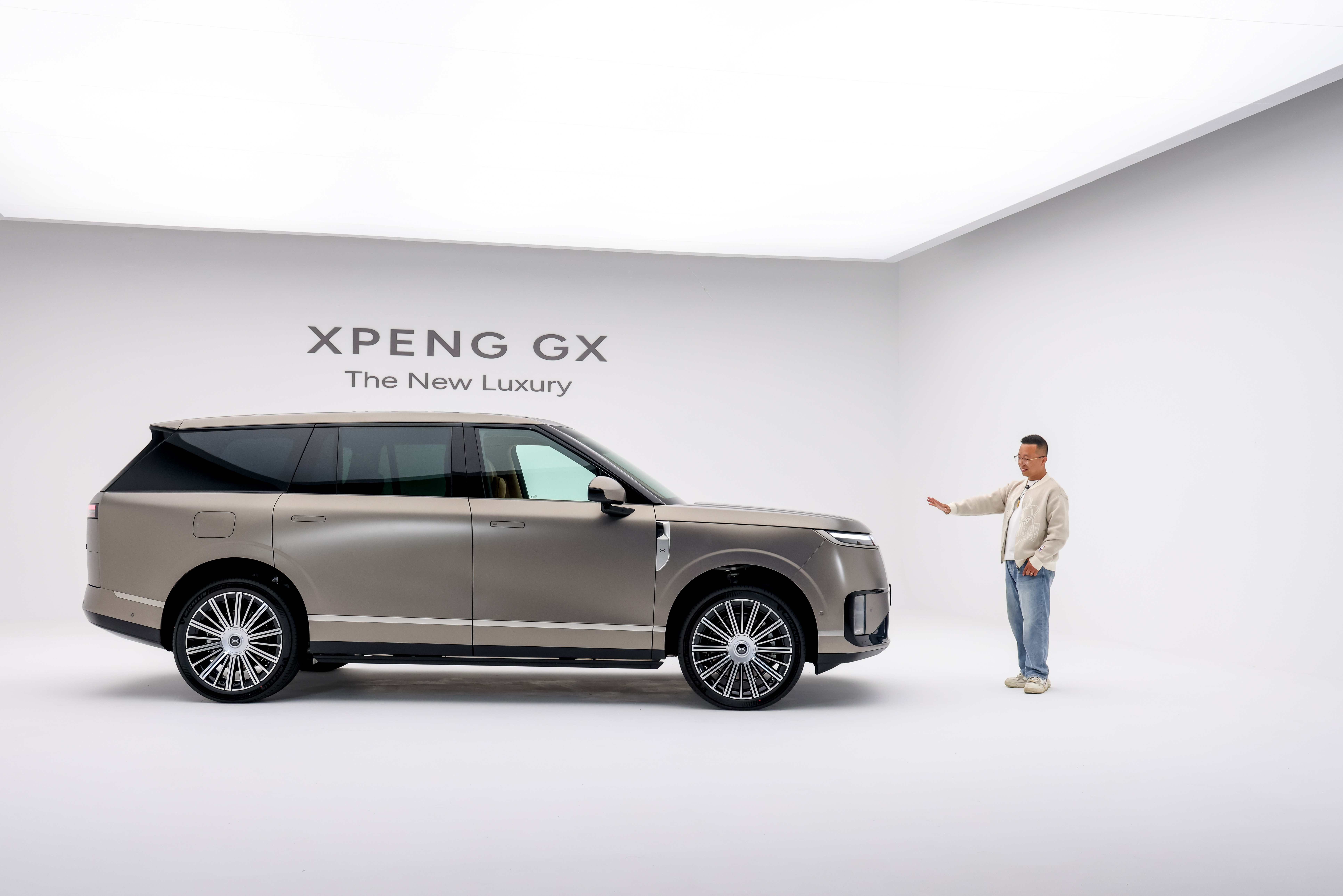 车是真大，功能真多科技够顶，我好喜欢新科技旗舰小鹏GX来了