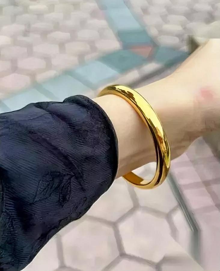 一觉醒来，金价又疯了！

不是涨疯，是买金方式变了

现在谁还在金店花大价钱买成