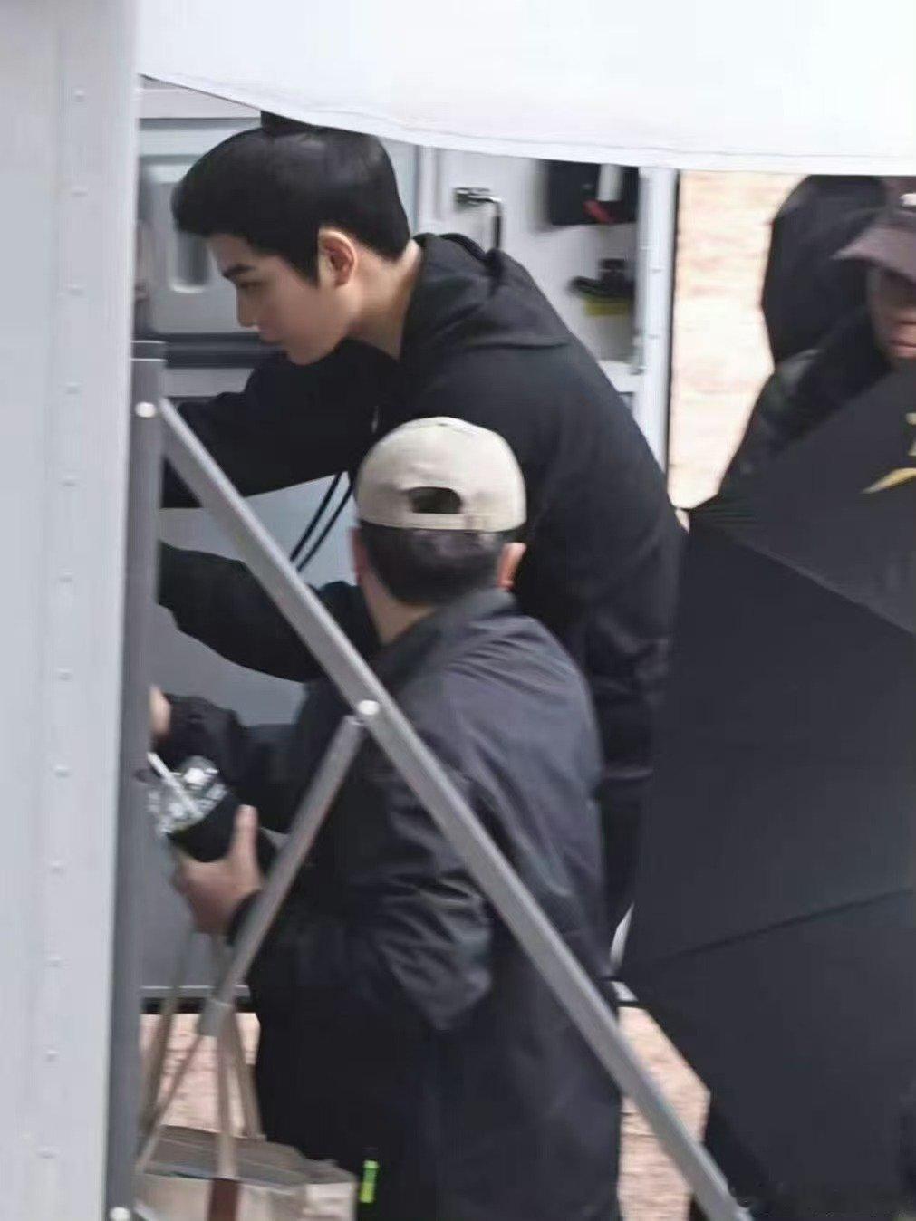 丁禹兮司宫令赵皑路透司宫令丁禹兮新角色赵皑登场，路透状态绝佳，让人狠狠期待正片。